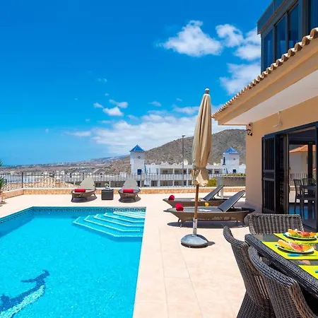 TORVISCAS SUNSET VILLA&Jacuzzi *